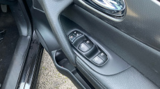 Nissan Qashqai 1.3 DiG-T N-Connecta 5dr Petrol Hatchback